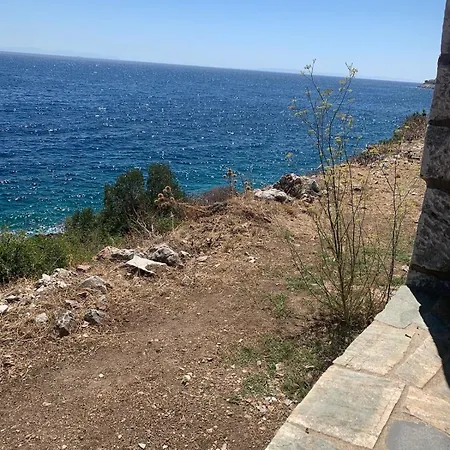 Apartment Mani Castle Mina